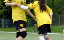 Starší žačky zahrály v Louce