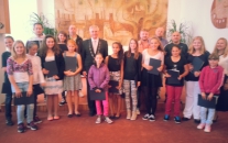 Mladší žačky oceněny starostou za loňskou sezonu