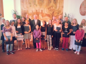 Mladší žačky oceněny starostou za loňskou sezonu